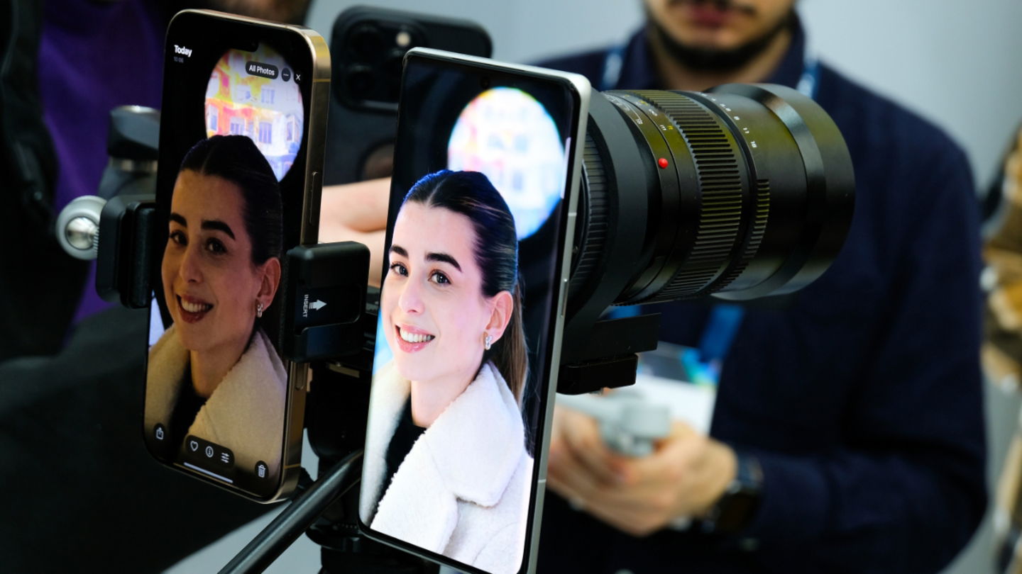 realme ha presentado en el MWC 2025 una bestia fotográfica con cámara principal de 1 pulgada y objetivos intercambiables