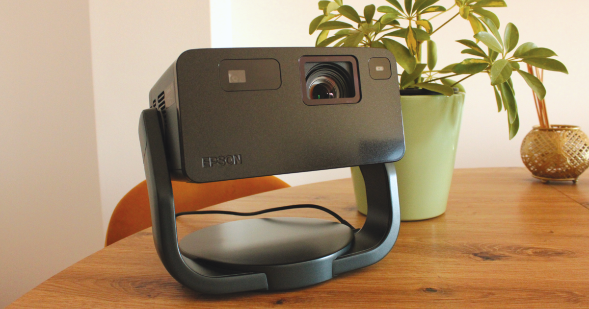 EPSON EF-22, análisis: un proyector portátil que gira con la calidad de imagen y Google TV como bazas