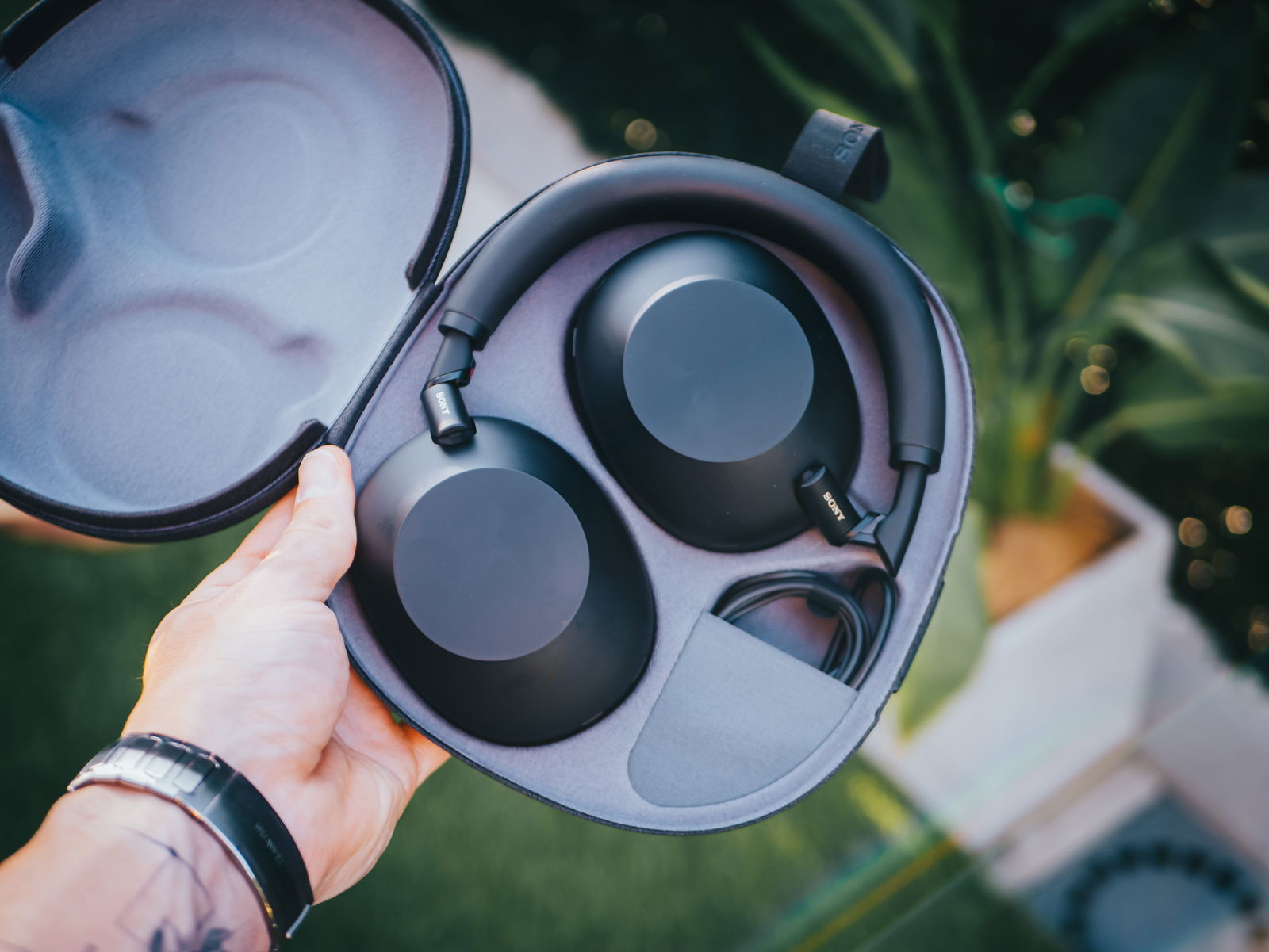 Auriculares sen el estuche