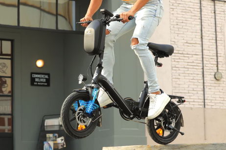 La bicicleta eléctrica barata que triunfa en Amazon: 250W y 45 km de autonomía por unos 400 euros
