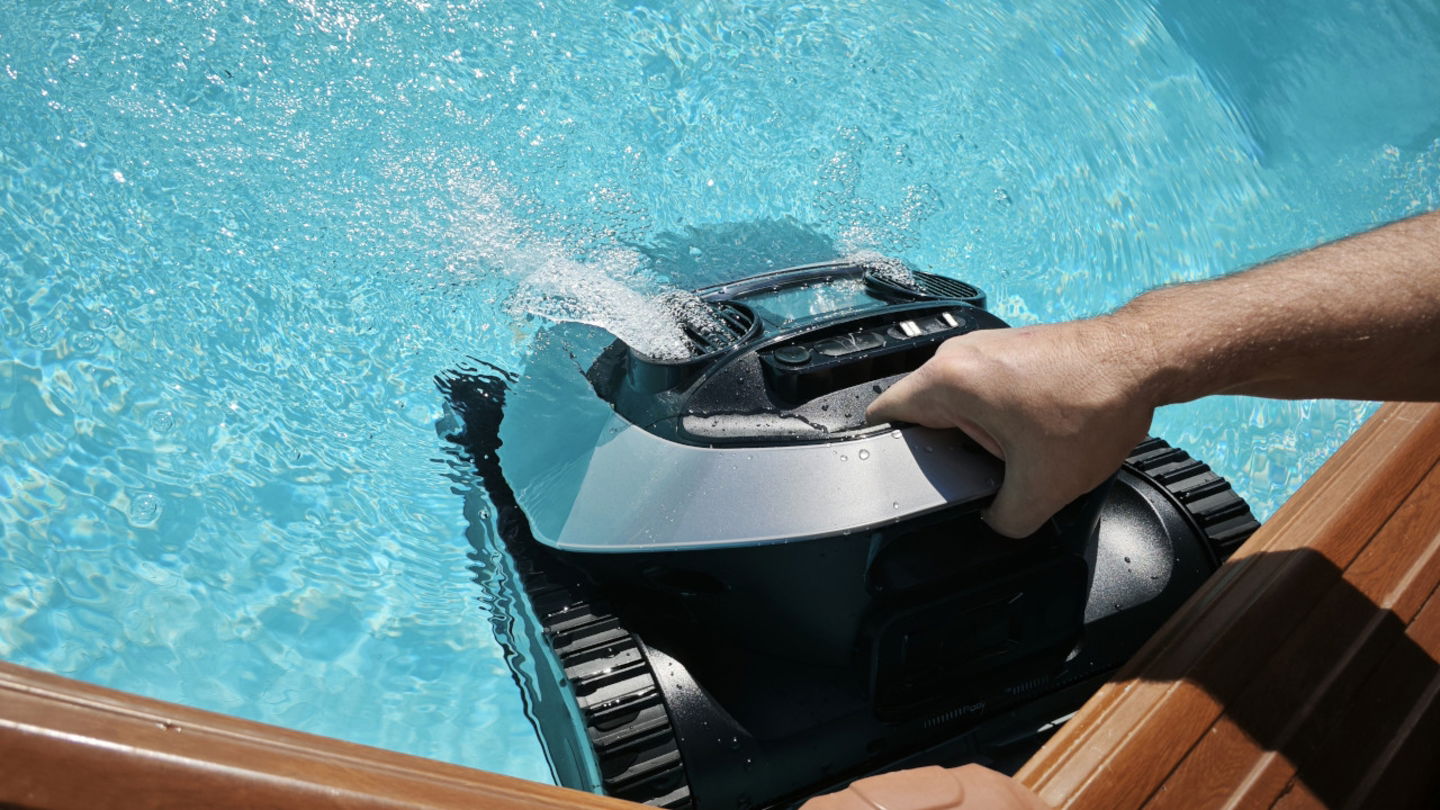 Los mejores robots limpiafondos calidad-precio: limpia tu piscina sin esfuerzo