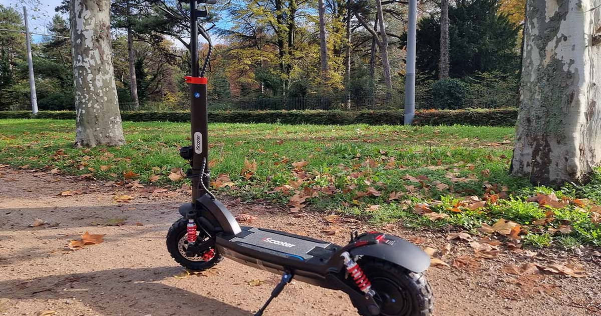 Uno de los patinetes más bestias de iScooter desploma su precio por tiempo limitado: viene con llaves NFC, motor de 1000 W y 65 kilómetros de autonomía