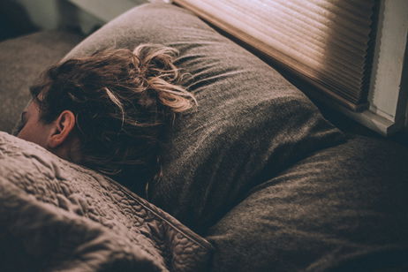 Si duermes mucho, podrías estar cargándote tu cerebro: mucho cuidado