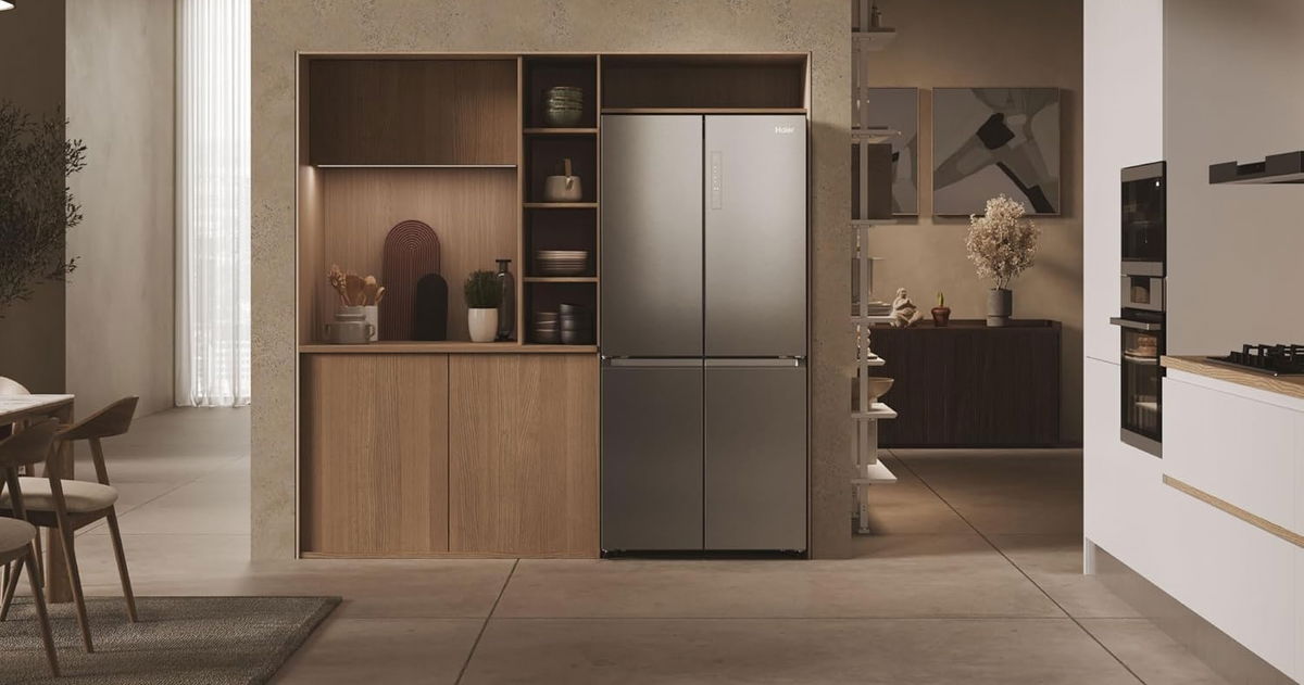 Frigorífico americano en promoción de 150 euros: cuatro puertas, 83 cm de ancho y motor invertir