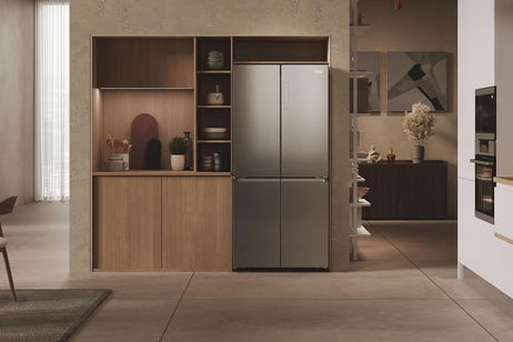 Frigorífico americano en promoción de 150 euros: cuatro puertas, 83 cm de ancho y motor invertir