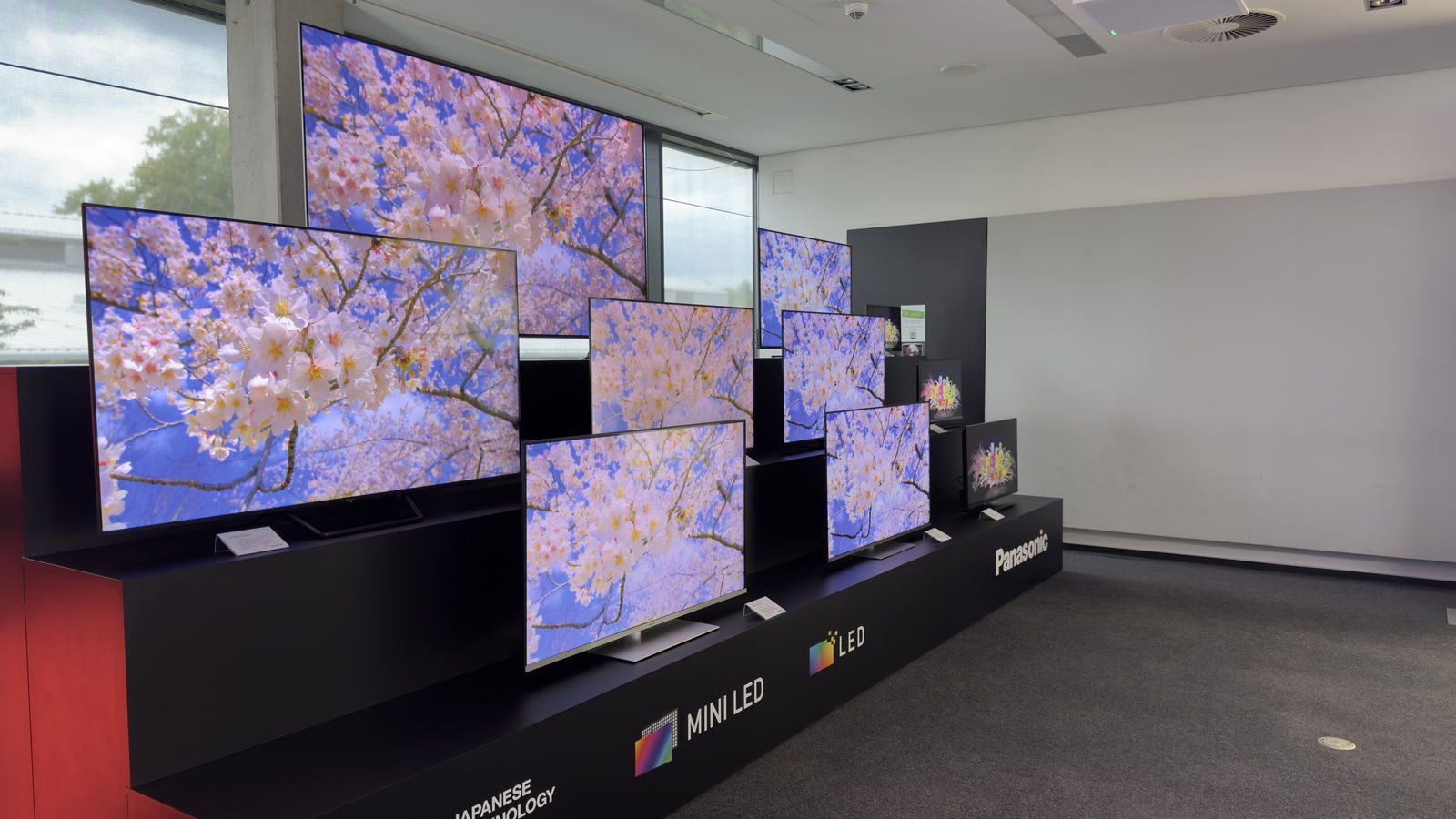 Panasonic rompe moldes un año más con su futurista nueva gama de televisores para 2025