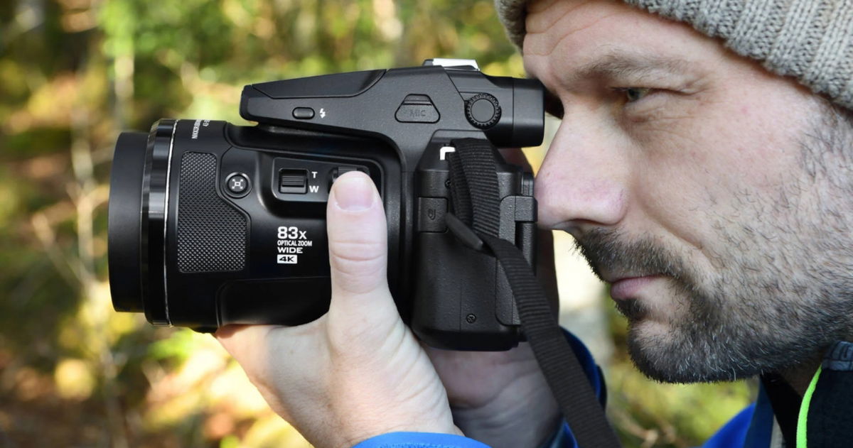 Esta Nikon lo ve todo: zoom 83x, fotos en RAW y grabación 4K en un solo cuerpo