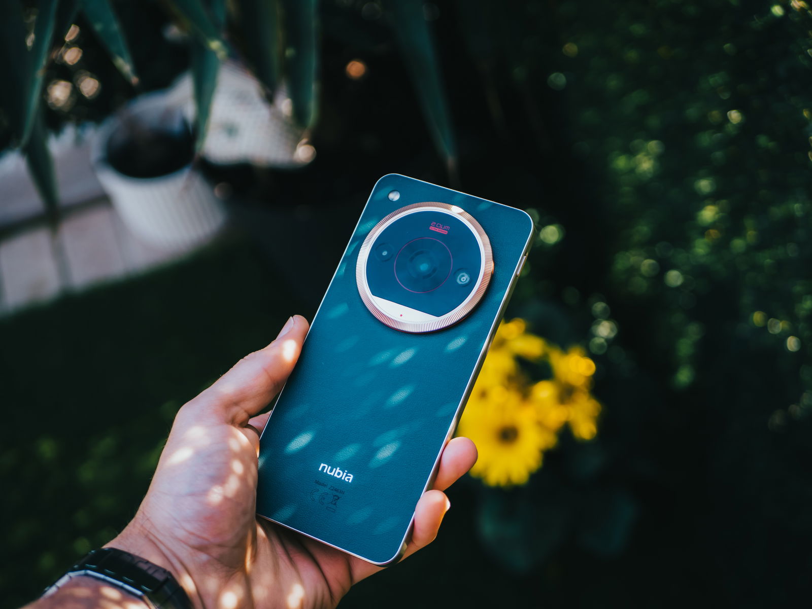 Nubia Focus 2 Ultra en la mano