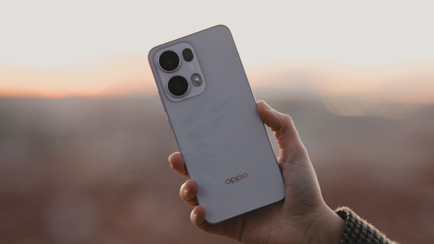 OPPO Reno13 Pro 5G en color blanco