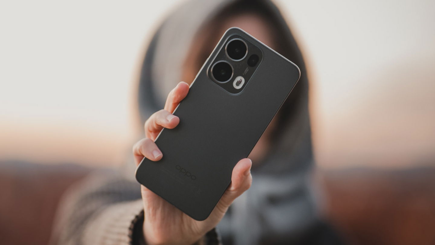 Detalle de la trasera OPPO Reno13 Pro 5G
