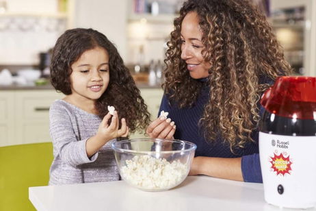 ¿Noche de cine en casa? Haz palomitas caseras sin grasa y en 3 minutos con esta máquina Russell Hobbs, a mínimo histórico