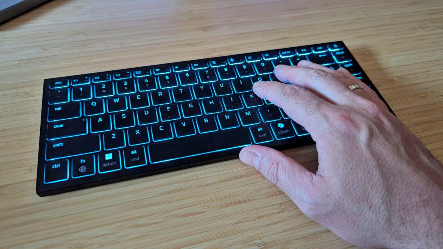 Razer Joro mano