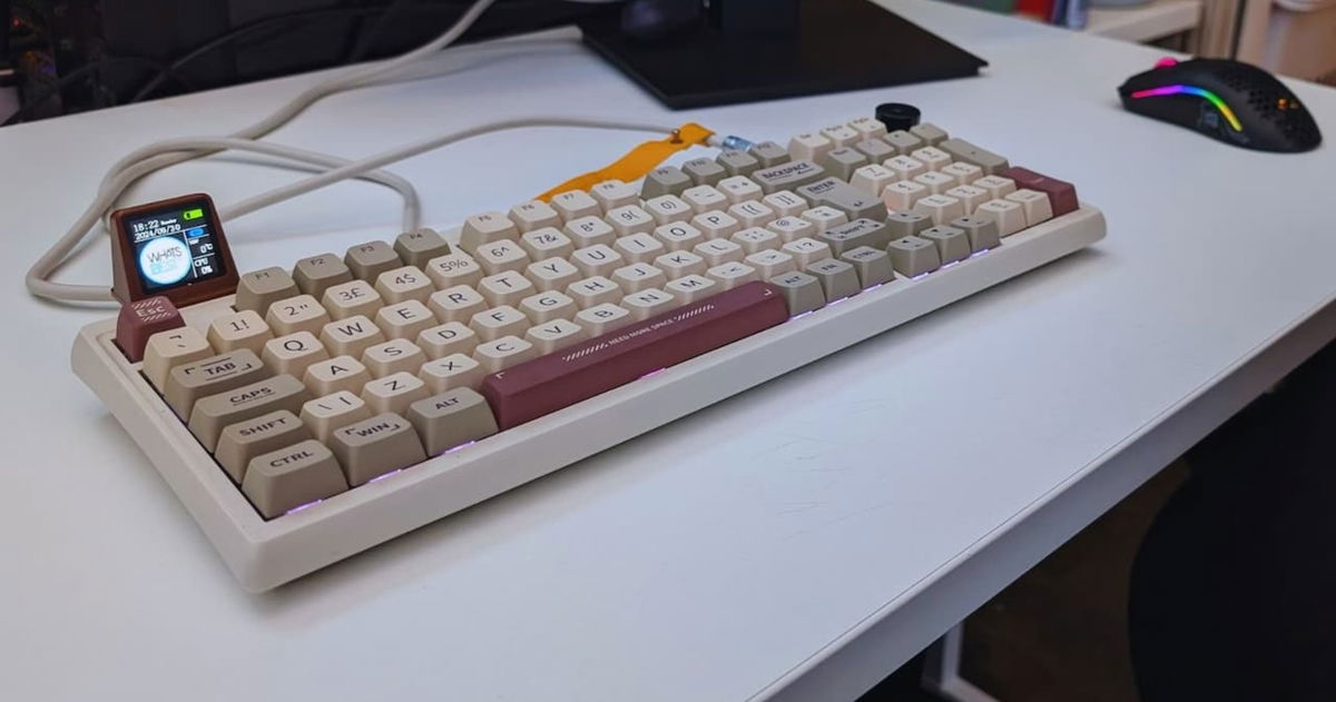 Todo el mundo está comprando este teclado mecánico y tiene muchísimo sentido: por 50 euros es una compra top