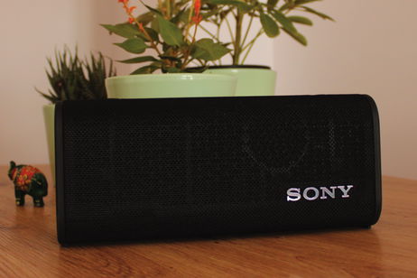 Potencia, resistencia y 24 horas de batería: este altavoz Sony en oferta me encanta y te explico por qué