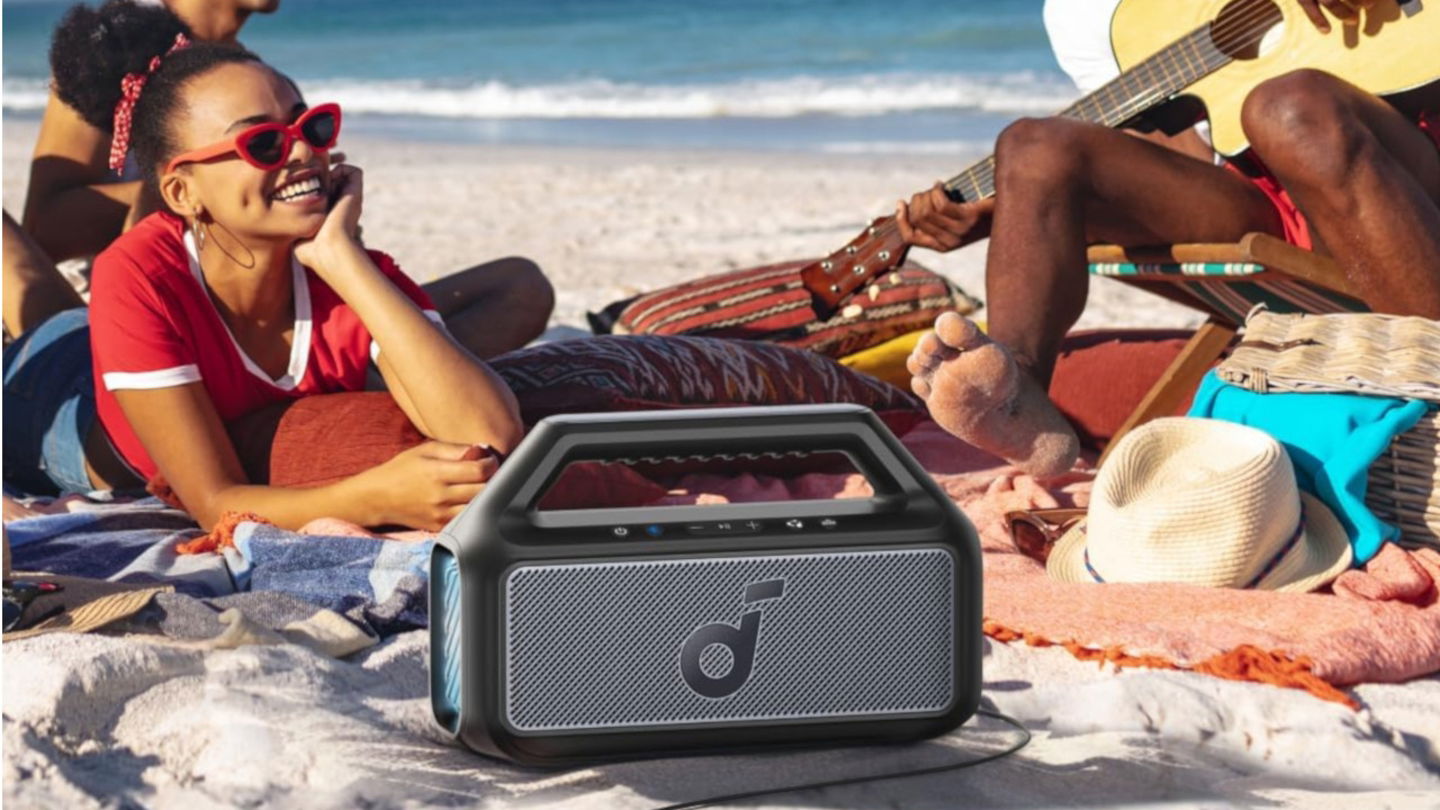 Fiesta, en la playa o en la montaña, da igual, porque este Soundcore Boom 2 (rebajadísimo) lo resiste todo y suena brutal