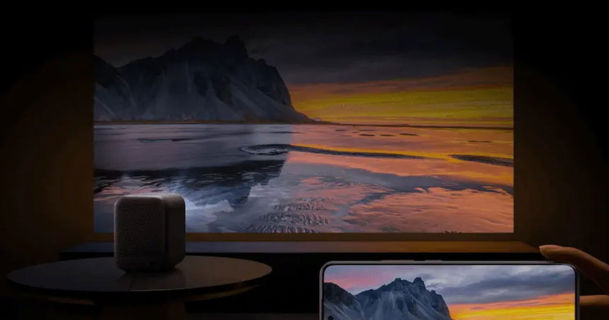 Móntate un cine en casa por muy poco dinero con este pedazo de proyector de Xiaomi
