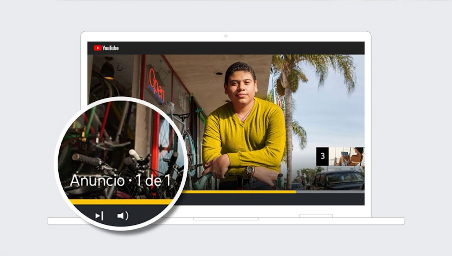 Interfaz de YouTube con anuncios