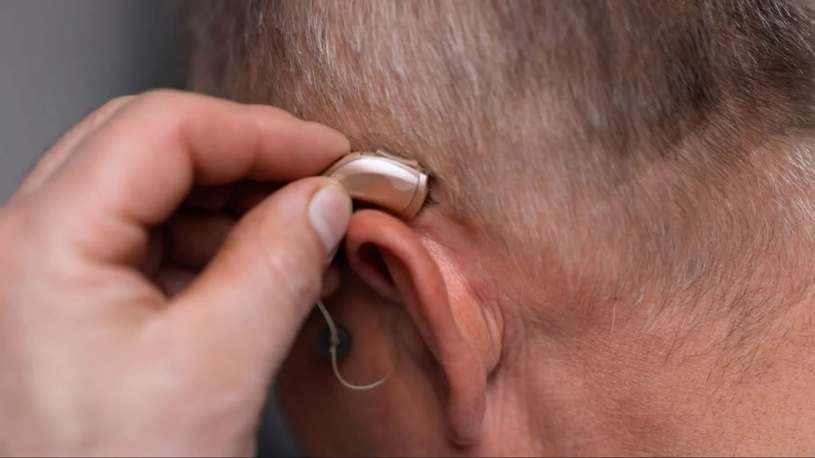 Auracast explicado fácil: el superpoder que tus cascos tendrán pronto