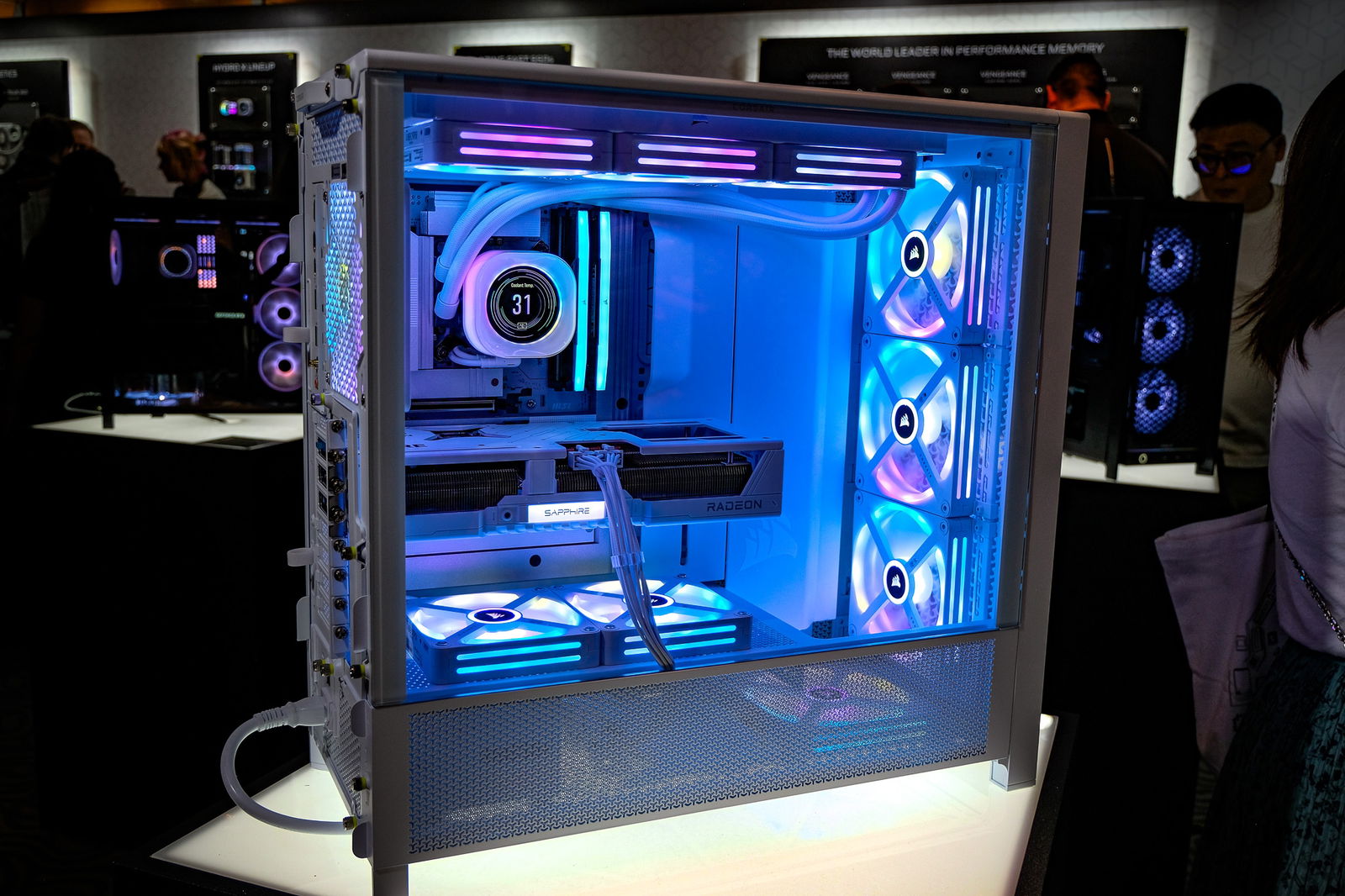 Las cajas de Corsair demostraron subir un peldaño de nivel en esta nueva generación