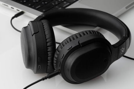 Final UX3000 SV: así son los auriculares japoneses que apuestan por la claridad vocal