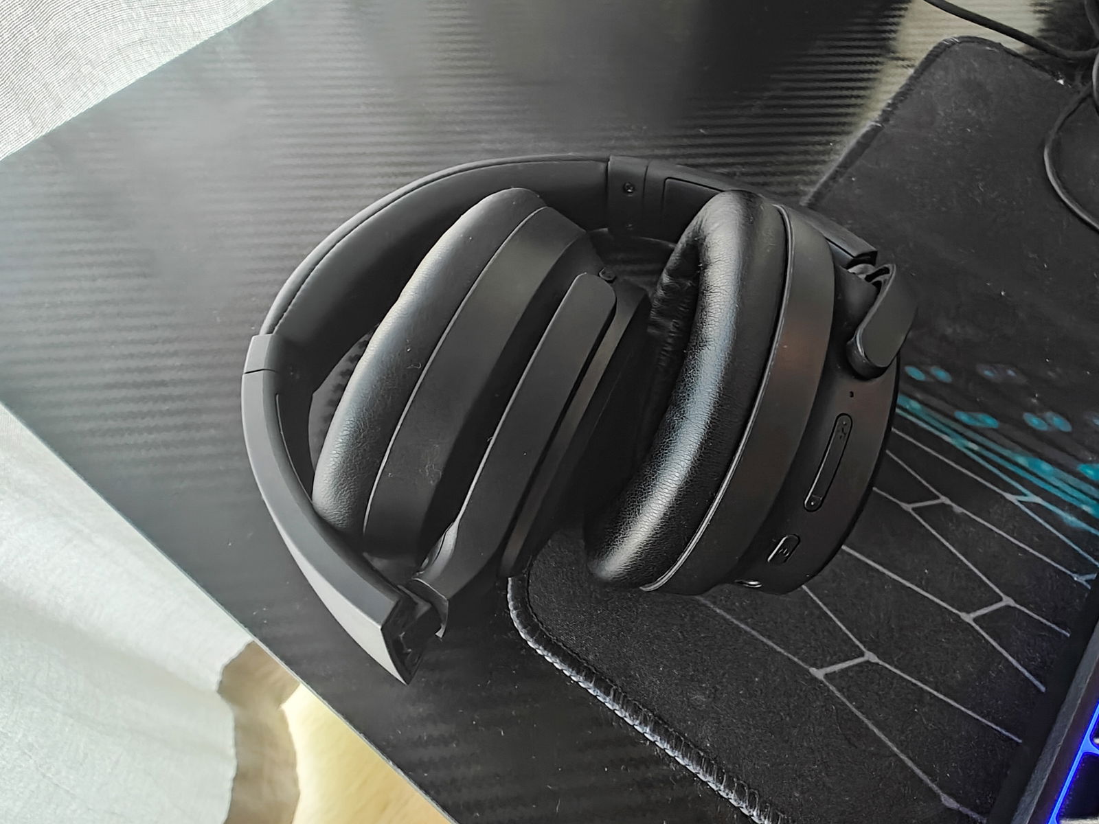 EarFun Tune Pro plegados