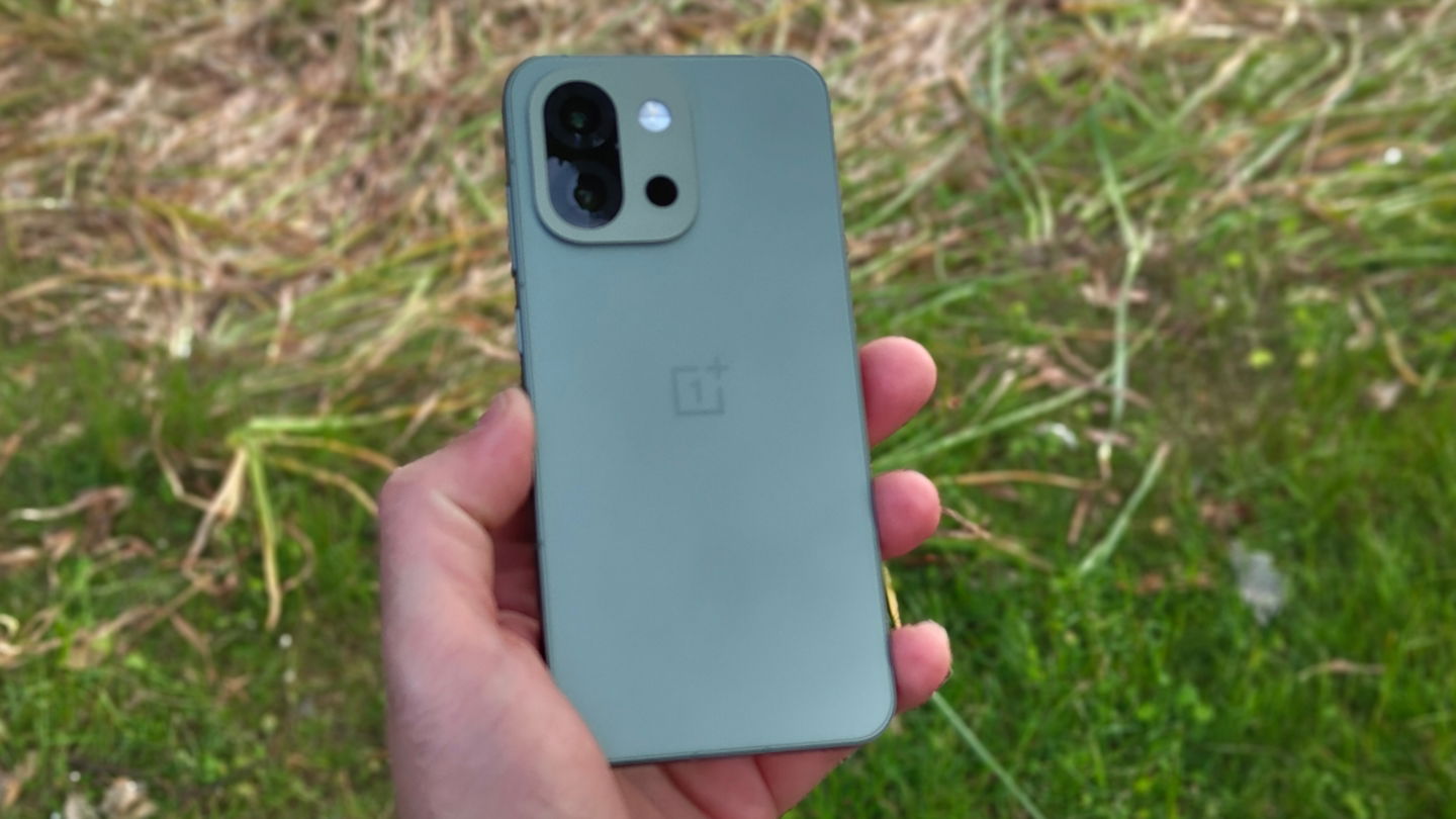 OnePlus 13s, primeras impresiones: probamos el nuevo flagship compacto de la marca que no llegará a España