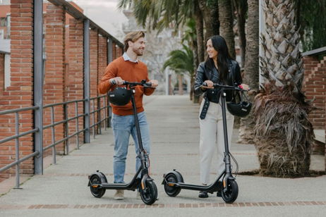 Motor potente, ruedas que no se pinchan y hasta 55 km de autonomía: este patinete baja de precio y es más tentador que nunca Motor potente, ruedas que no se pinchan y hasta 55 km de autonomía: este patinete baja de precio y es más tentador que nunca