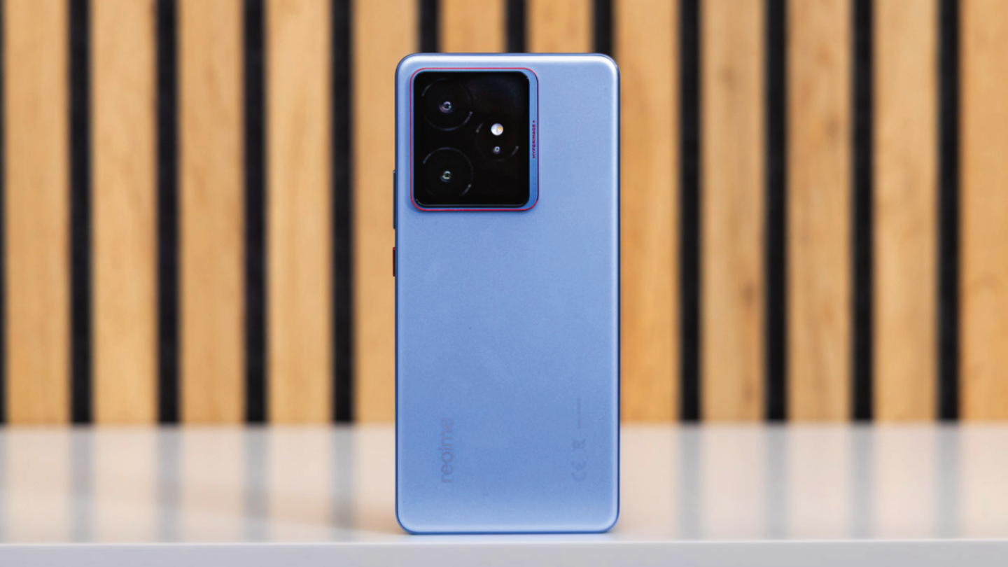 Trasera del realme GT 7 en color azul