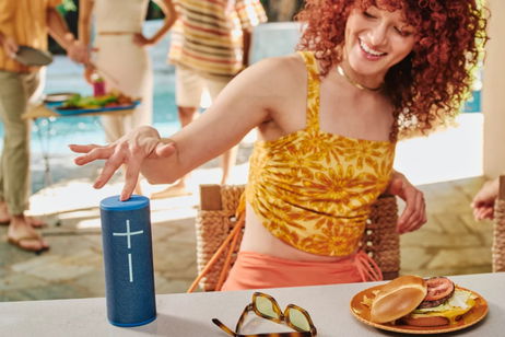 Así es el altavoz perfecto para el verano: flota, resiste caídas, suena brutal y ahora está de oferta Así es el altavoz perfecto para el verano: flota, resiste caídas, suena brutal y ahora está de oferta