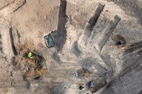 Estaban construyendo un edificio, pero no esperaban encontrarse tumbas cercanas al mítico rey "Bluetooth"