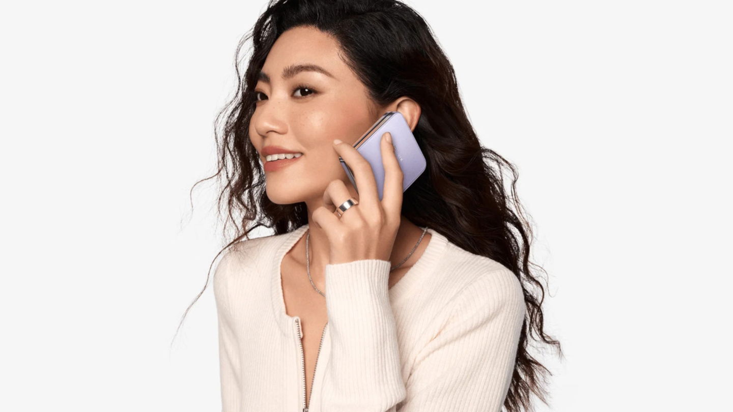 El gama premium de Xiaomi, con lentes Leica, Snapdragon 8 Gen 3 y diseño flip, con un brutal 50% de descuento