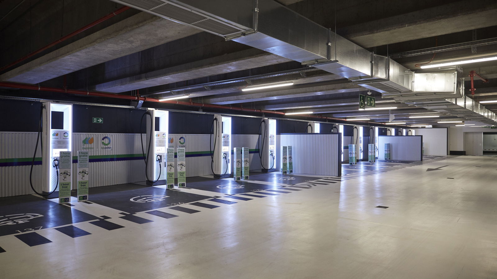Abre en Madrid la mayor estación de carga ultra rápida para coches eléctricos de toda España