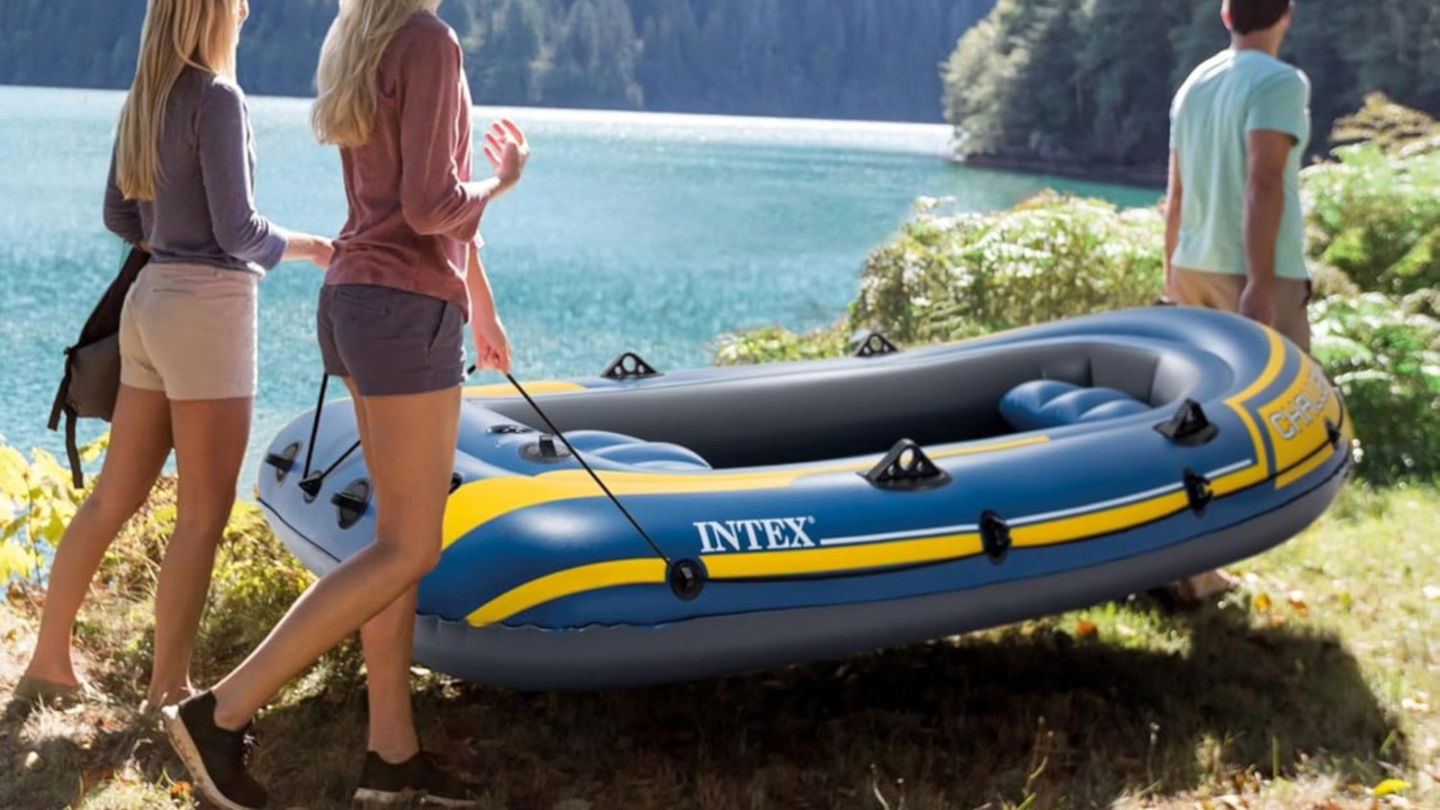 "¿Una barca hinchable? Mejor yate hinchable": esta enorme barca de INTEX rebaja su precio para que te lo pases en grande este verano