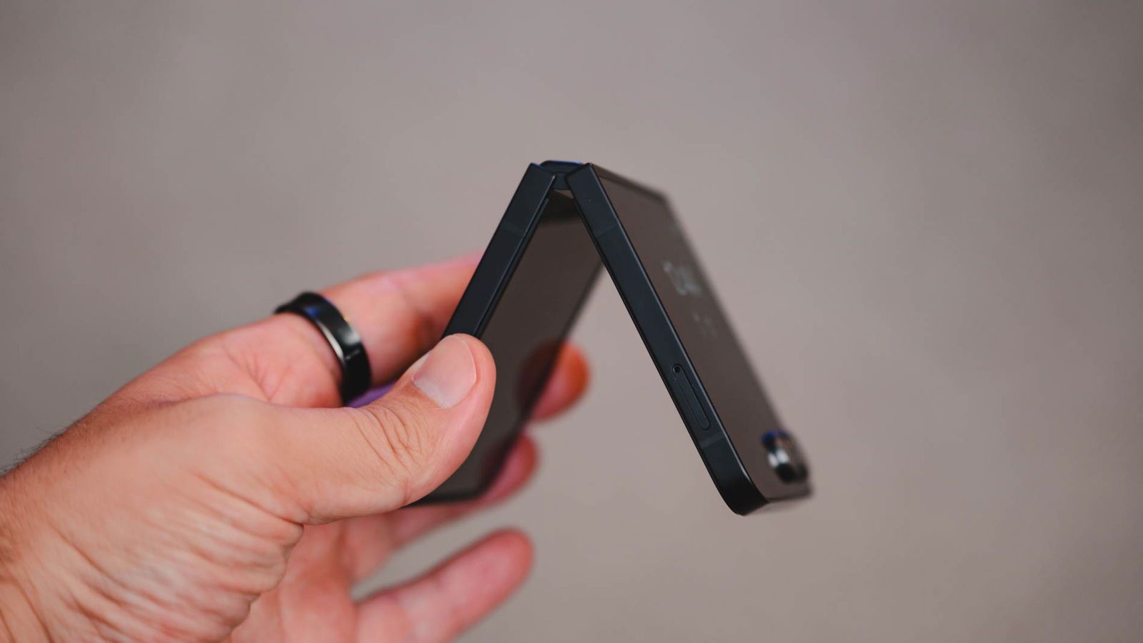 Samsung Galaxy Z Flip7 FE, análisis: el primer plegable barato de la marca apuesta por una fórmula conocida que le garantiza el éxito