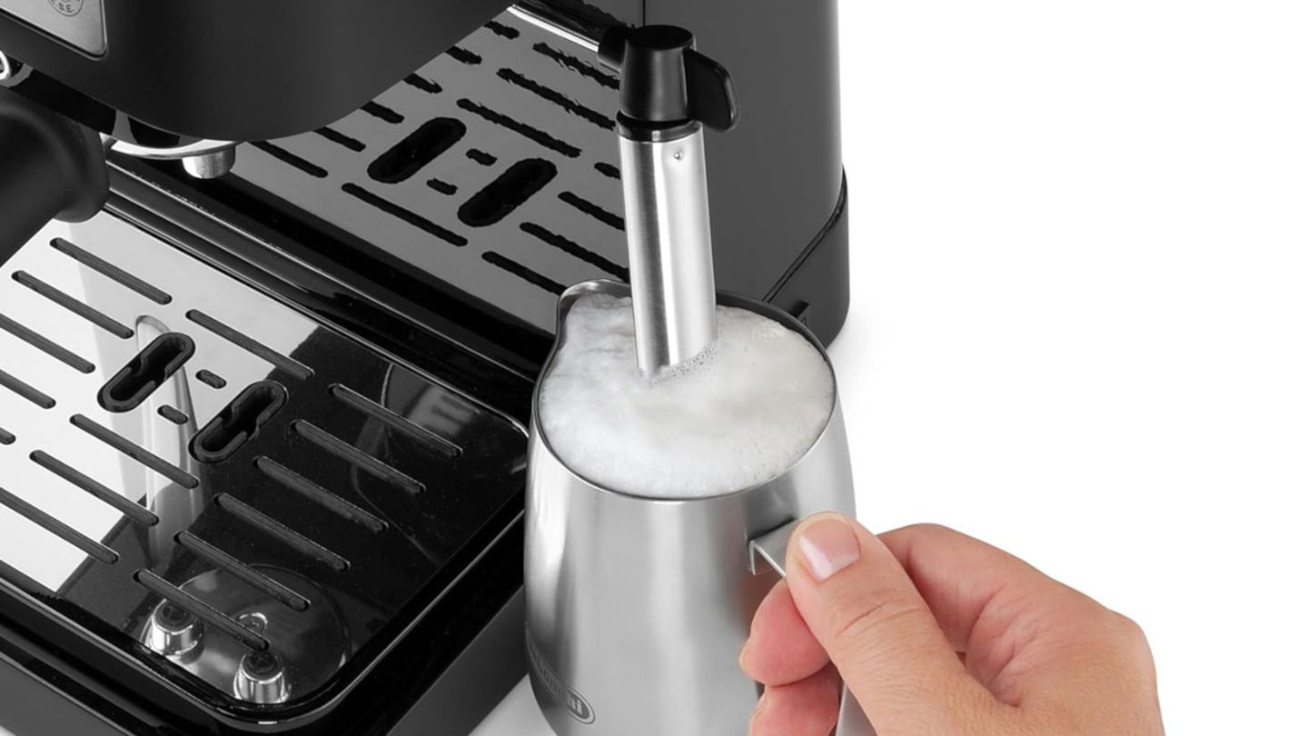'Perfetto', como diría Brad Pitt: así hace el café esta De'Longhi Stilosa, que tiene un brutal descuento