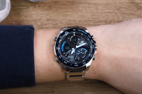 Este Casio parece un cronógrafo clásico, pero se conecta solo y tiene batería infinita