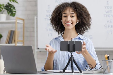 Cómo usar tu smartphone Android como webcam en un PC con Windows 11 Cómo usar tu smartphone Android como webcam en un PC con Windows 11