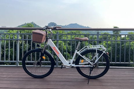 Buena, bonita y barata: esta bicicleta eléctrica de precio espectacular tiene batería para 80 kilómetros y torque para aburrir