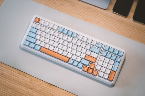 He probado el teclado mecánico viral de 90 euros, y es tan bueno que he guardado en un cajón mi teclado de 400