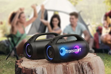 Por menos de 50 euros este altavoz Bluetooth es un chollazo: tiene luces, es resistente al agua y puede sonar 24 horas