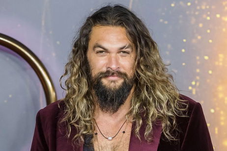 Jason Momoa se afeita la barba por primera vez en años y lo documenta, pero es por una buena causa Jason Momoa se afeita la barba por primera vez en años y lo documenta, pero es por una buena causa