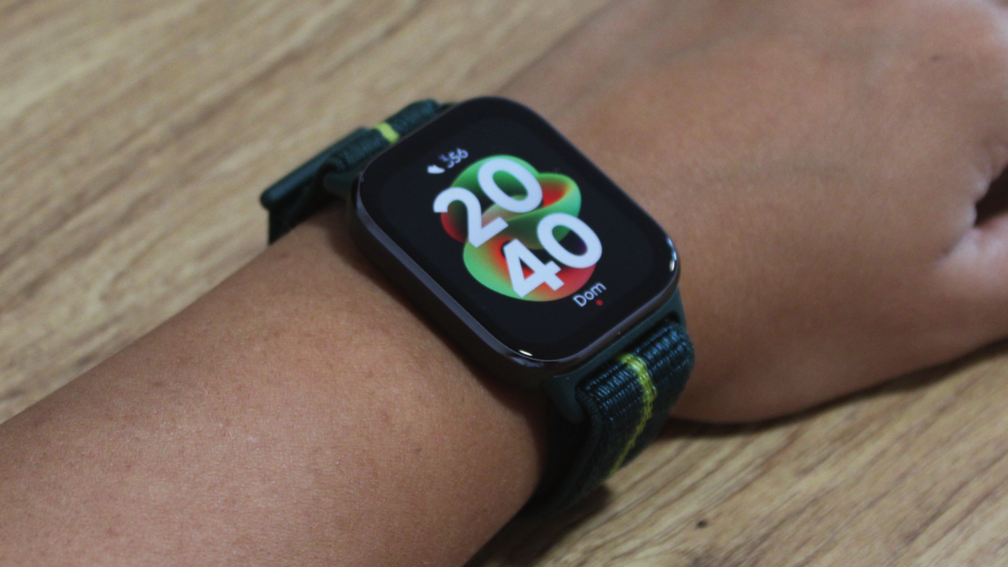 moto watch fit en la muñeca