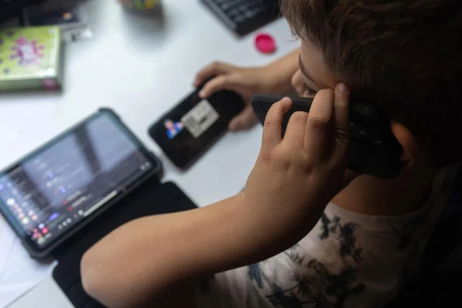 ¿Tu hijo se siente solo? Podría estar reemplazando a sus amigos por chatbots de IA ¿Tu hijo se siente solo? Podría estar reemplazando a sus amigos por chatbots de IA