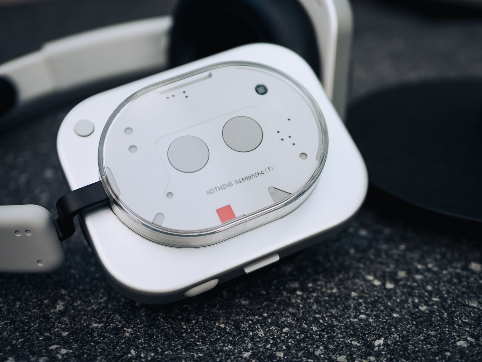 Los auriculares más futuristas del año (y de los que mejor suenan) tienen una gran rebaja en Amazon