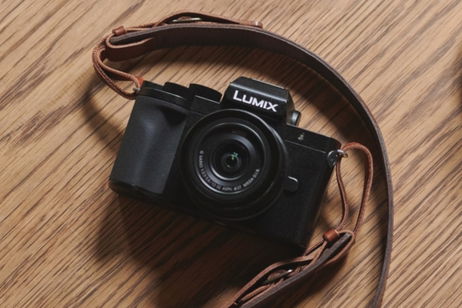 Esta Lumix cabe en la palma de la mano y dispara como si llevaras una réflex