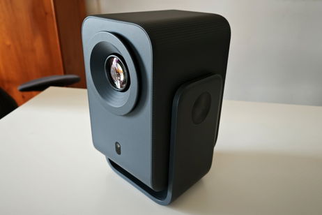 Lo he probado antes de su lanzamiento y lo tengo claro: este proyector TCL cambia las reglas del juego