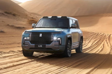 El impresionante coche chino que atrajo todas las miradas en Marbella por girar sobre sí mismo: una bestia de 4 motores que incluso flota en el agua