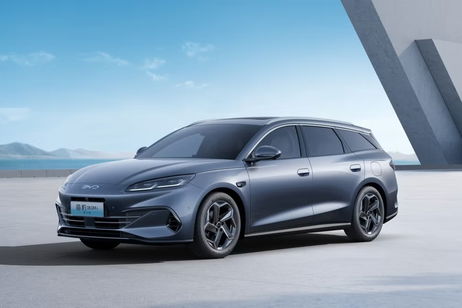 1500 kilómetros de autonomía y diseño familiar: así es el nuevo coche de BYD presentado en el Salón de Mónaco