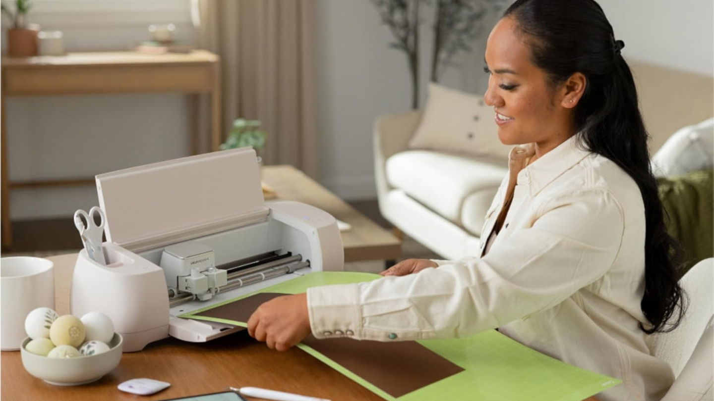 Cricut Explore 4 a mínimo histórico en Amazon, la máquina de corte inteligente que revoluciona el mundo DIY: "dibuja y corta muy bien"