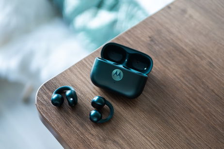 He probado los motorola moto buds loop, los auriculares que no notarás que llevas puestos, pero que, incomprensiblemente, suenan de maravilla He probado los motorola moto buds loop, los auriculares que no notarás que llevas puestos, pero que, incomprensiblemente, suenan de maravilla